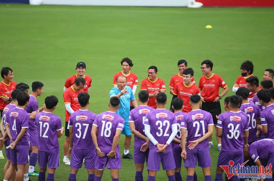 HLV Park Hang Seo đang tính lại cho U23 Việt Nam...