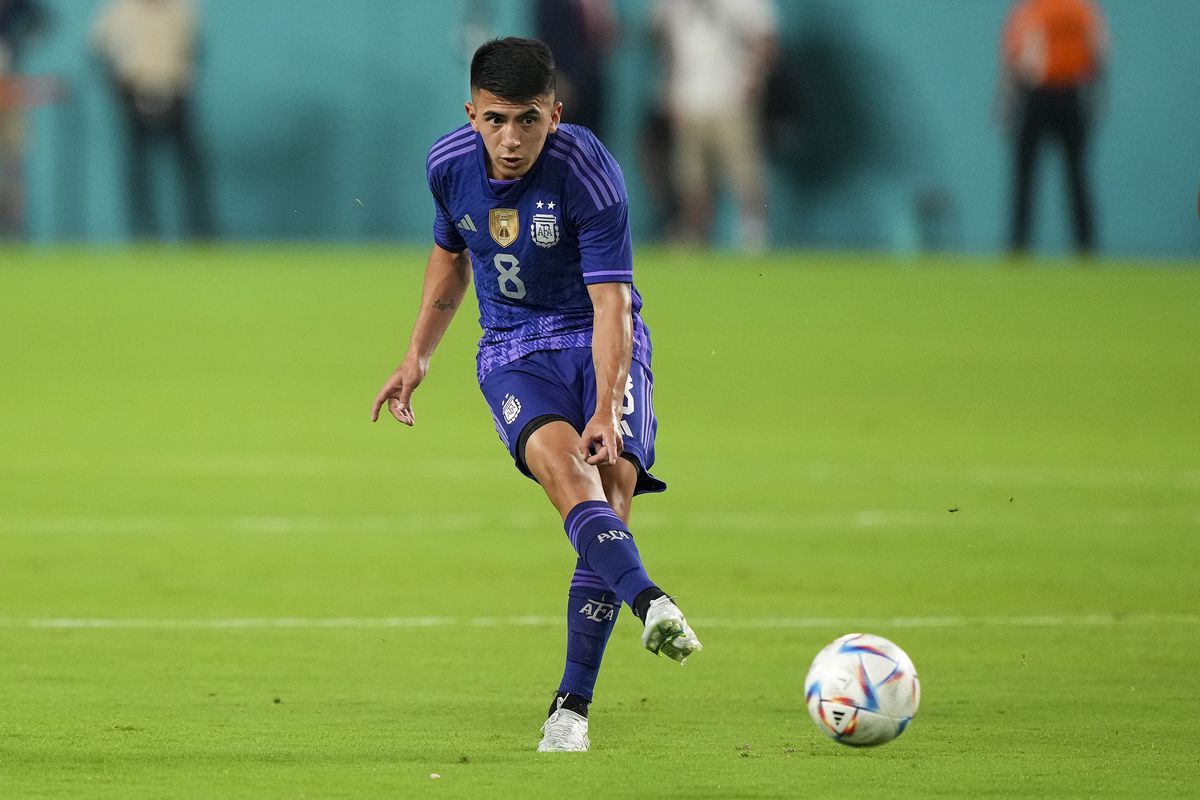 Thiago Almada có màn ra mắt ấn tượng cùng tuyển Argentina.