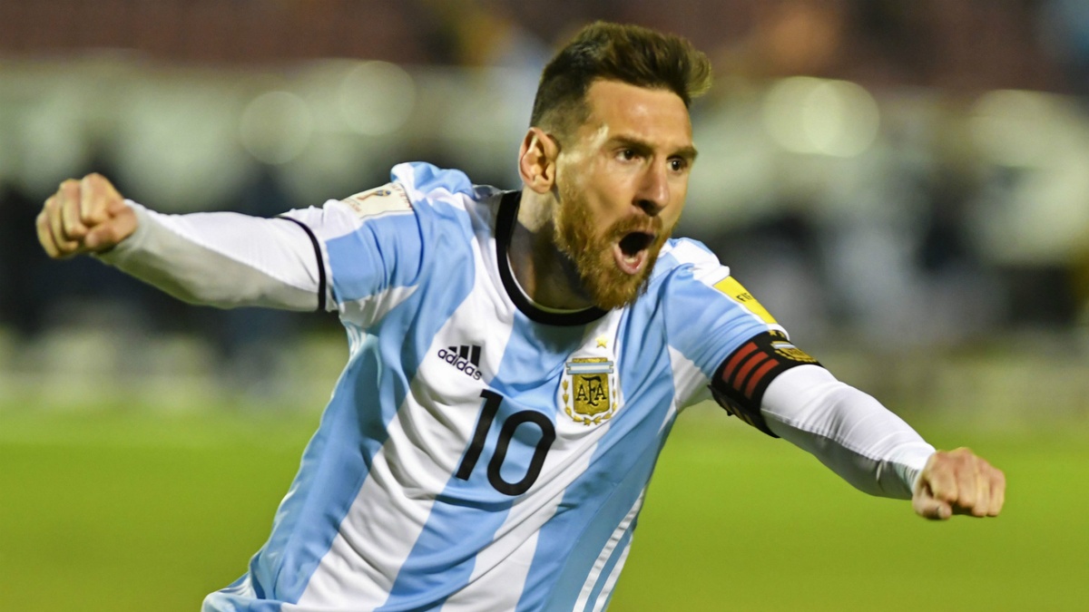 Dù vậy, Messi rút lại quyết định giã từ ĐTQG và đưa Argentina vượt qua vòng loại World Cup 2018. "Có nhiều suy nghĩ trong đầu tôi sau trận chung kết. Tôi nghiêm túc với việc rời đội tuyển. Tuy nhiên, tình yêu của tôi đối với đất nước và chiếc áo đấu này quá lớn", Messi nói về việc quay lại khoác áo tuyển Argentina.