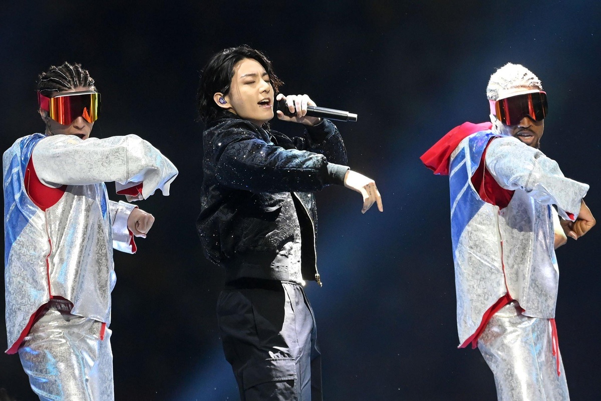 Trước khi biểu diễn tại World Cup, Jungkook đã nổi đình đám trên mạng xã hội. Anh sở hữu trang Instagram hút gần 50 triệu lượt theo dõi.
