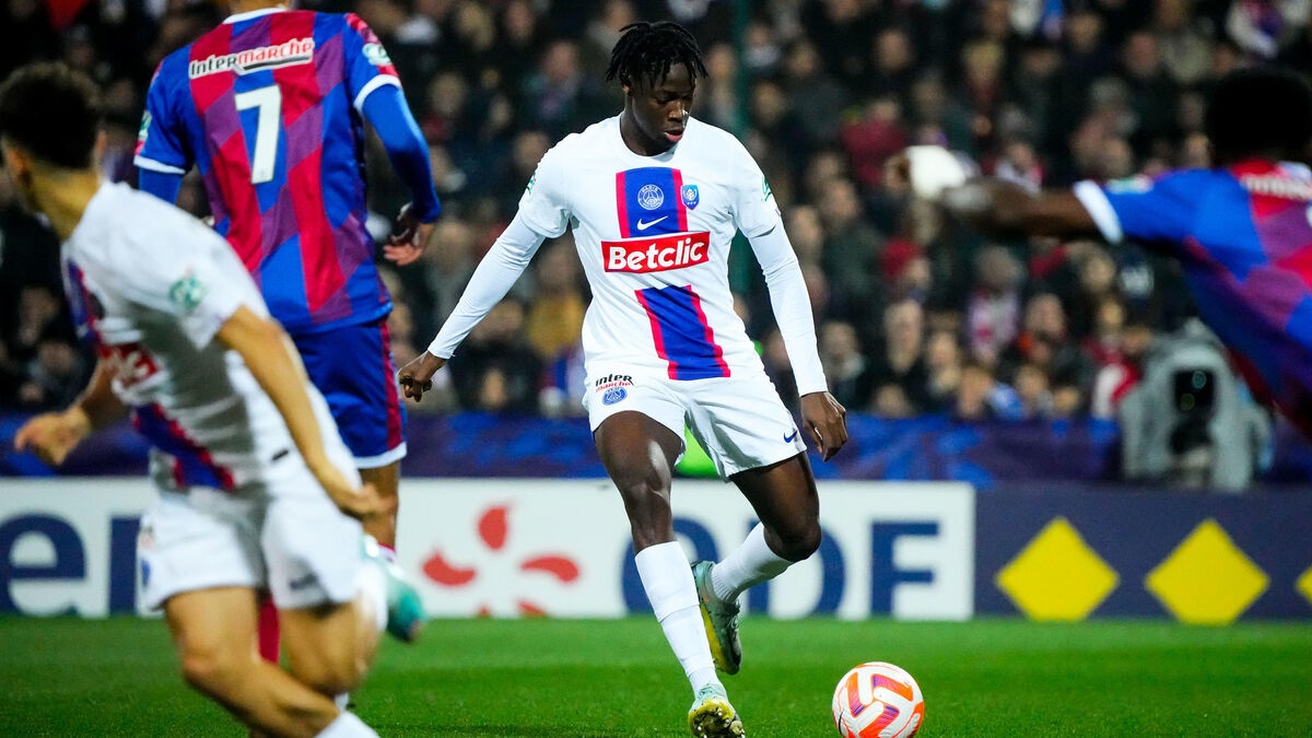 Song, bàn thắng sớm khiến PSG thi đấu có phần chủ quan. Dù tung ra sân trung vệ kỳ cựu Marquinhos, nhưng người đá cặp với anh là El Chadaille Bitshiabu tỏ ra lúng túng. Trung vệ 17 tuổi vẫn còn thiếu kinh nghiệm trong các pha xử lý.