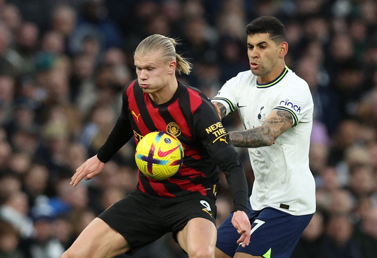 Cristian Romero, người đồng đội với Martinez ở hàng thủ Argentina tại World Cup 2022, cũng đóng vai trò quan trọng khi khoác áo Tottenham Hotspur. Anh từng khiến Tottenham phải chi tới 42 triệu bảng để chiêu mộ mình về từ Atalanta.