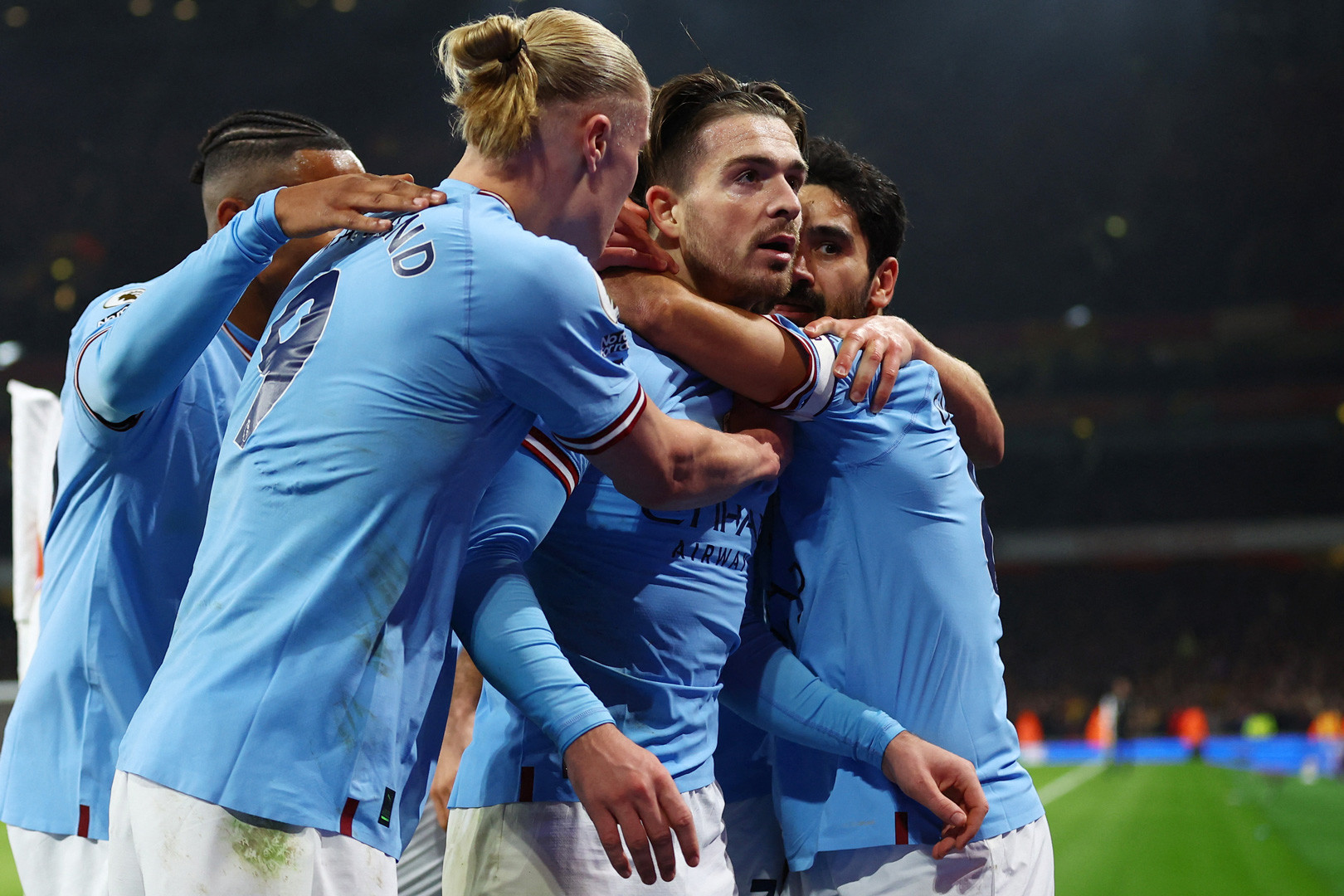 Man City tiếp tục cho Arsenal ăn quả đắng.