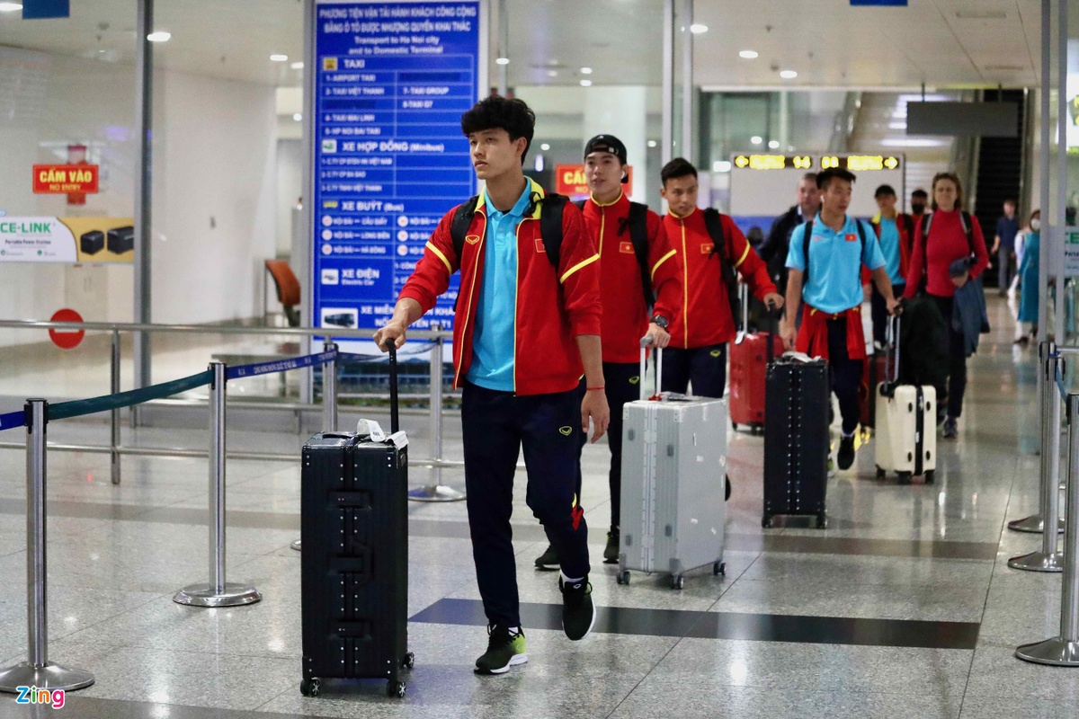6h sáng 30/3, chuyến bay thẳng từ Qatar đưa U23 Việt Nam hạ cánh sớm tại sân bay Nội Bài (Hà Nội) khoảng một tiếng so với lịch trình. Sau giải Doha Cup 2023, U23 Việt Nam về nước theo hai nhóm.