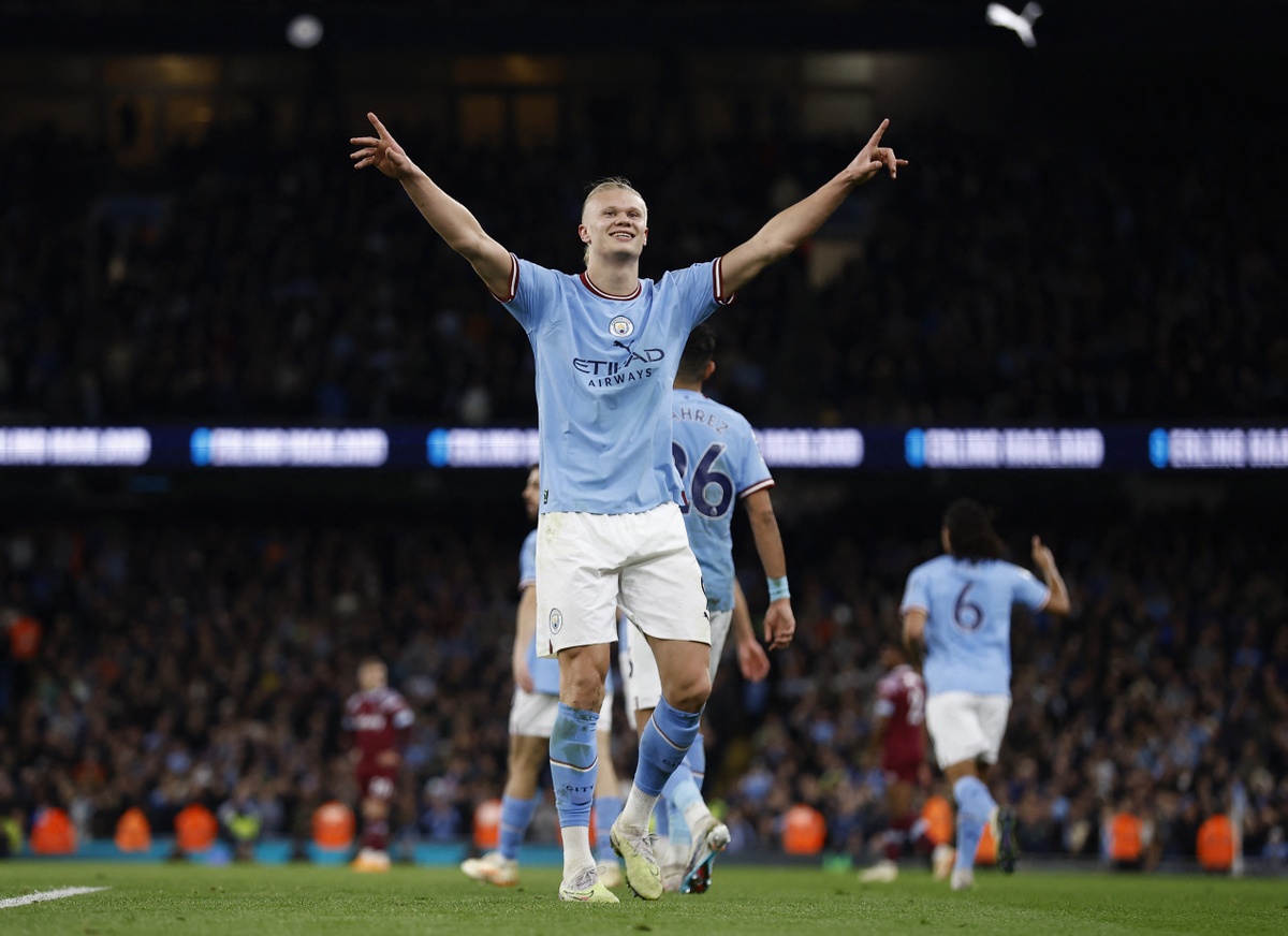 Hai bàn thắng đầu của Haaland tại Premier League là vào lưới West Ham. Giờ đây, anh lập kỷ lục trong ngày tái đấu CLB thành London. Tính trên mọi đấu trường, Haaland đã có 51 bàn. Đây cũng là thành tích không cầu thủ nào trong lịch sử Ngoại hạng Anh có thể chạm đến tính riêng trong một mùa giải.