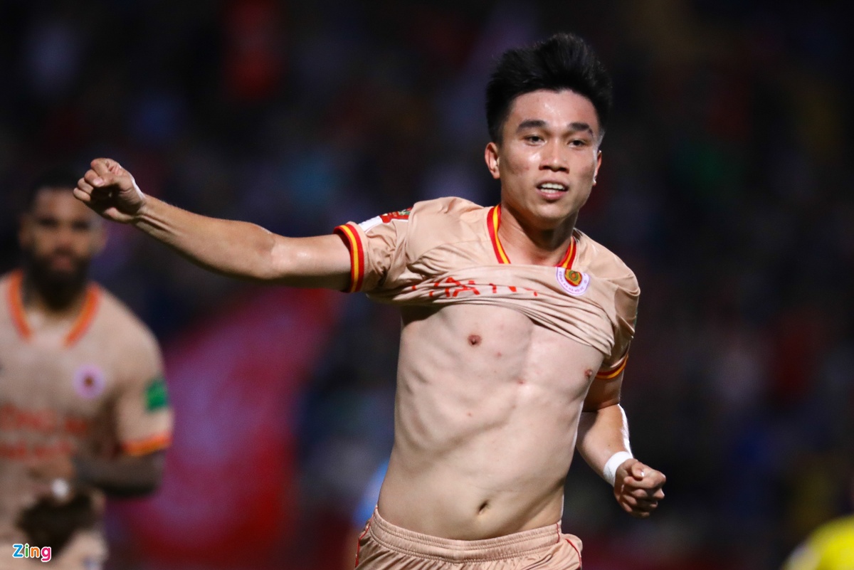 Đây đã là bàn thứ 3 sau 8 trận V.League của Văn Đô. Đó là thành tích rất ấn tượng của ngôi sao U22 Việt Nam dù trong 8 trận đó, anh chỉ 4 lần được đá chính.