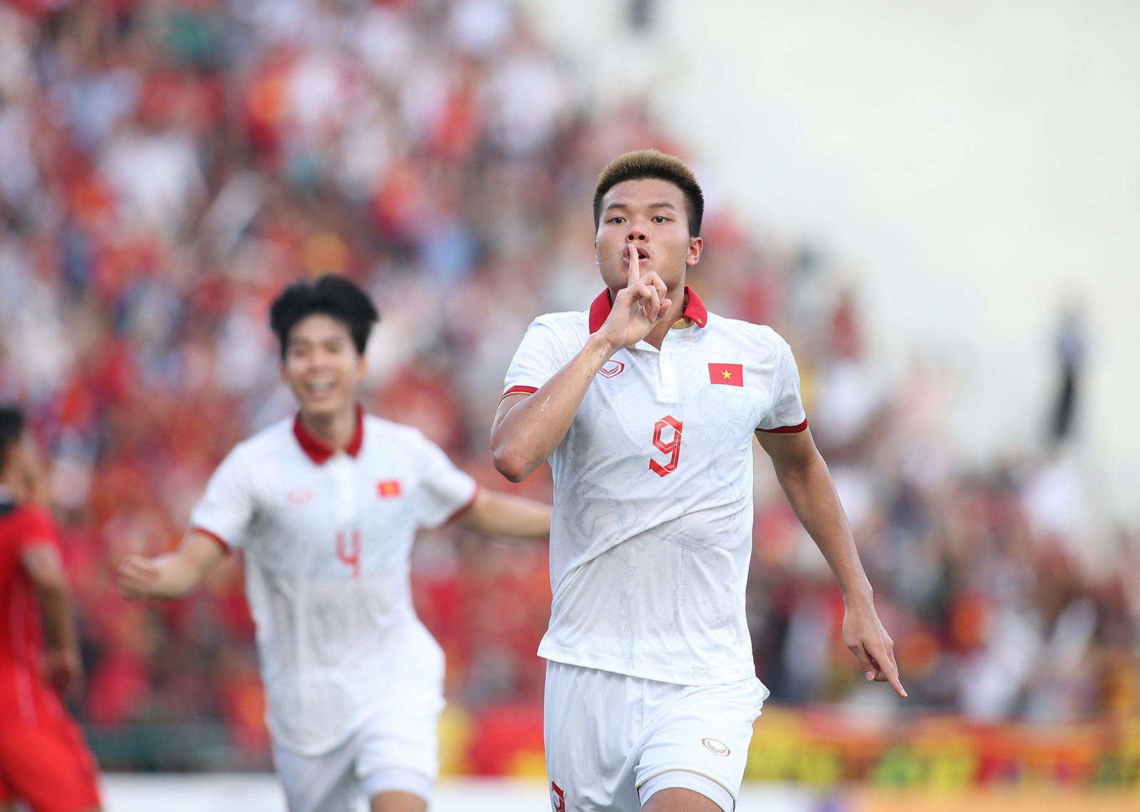 Văn Tùng và nhiều cầu thủ tham dự SEA Games 32 đều có mặt trong danh sách.