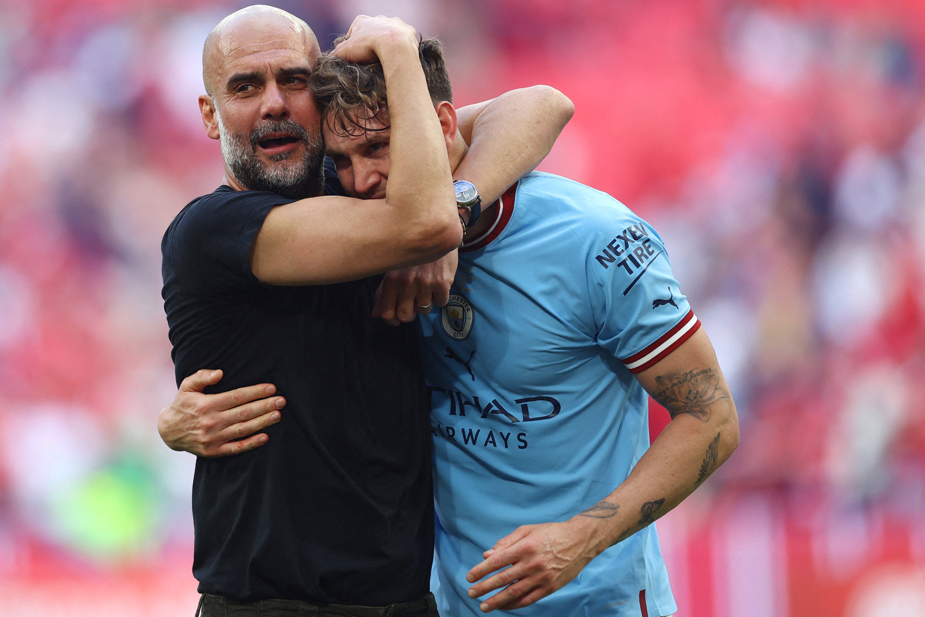 Guardiola khóc khi trận chung kết khép lại.