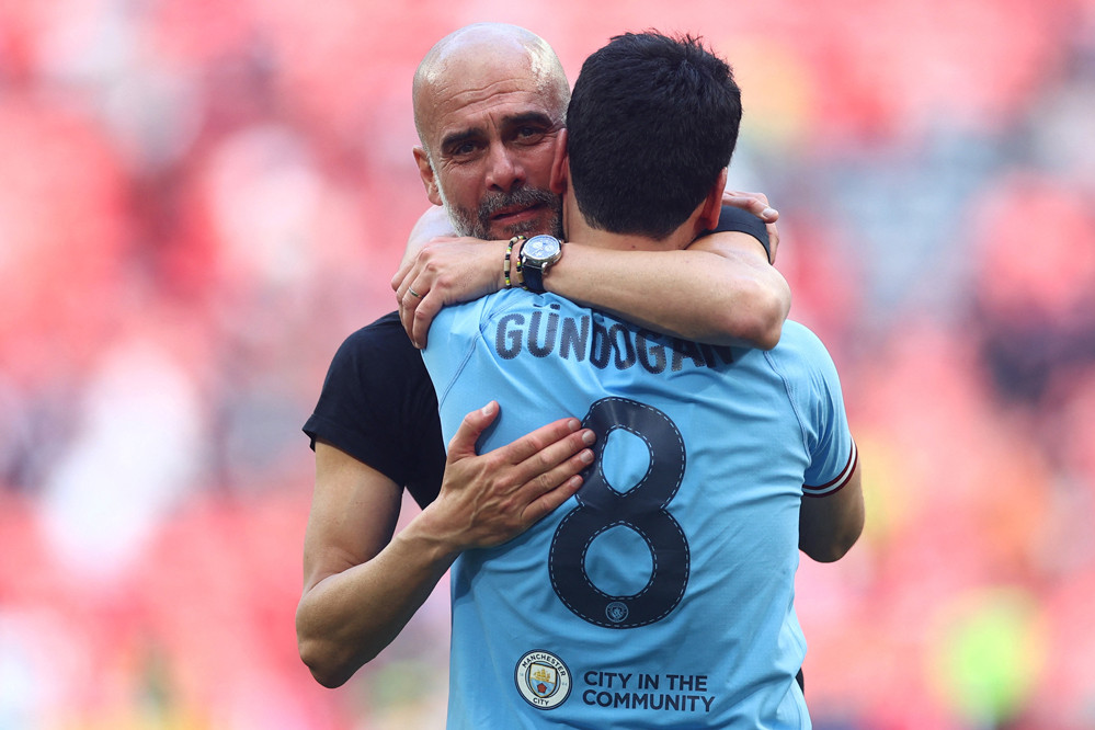 Trong khoảnh khắc ấy, Pep Guardiola đã bật khóc.