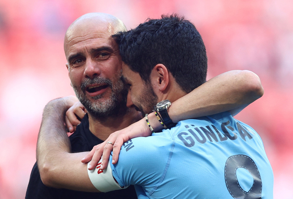 HLV người Tây Ban Nha xúc động khi Man City lên ngôi tại Wembley.