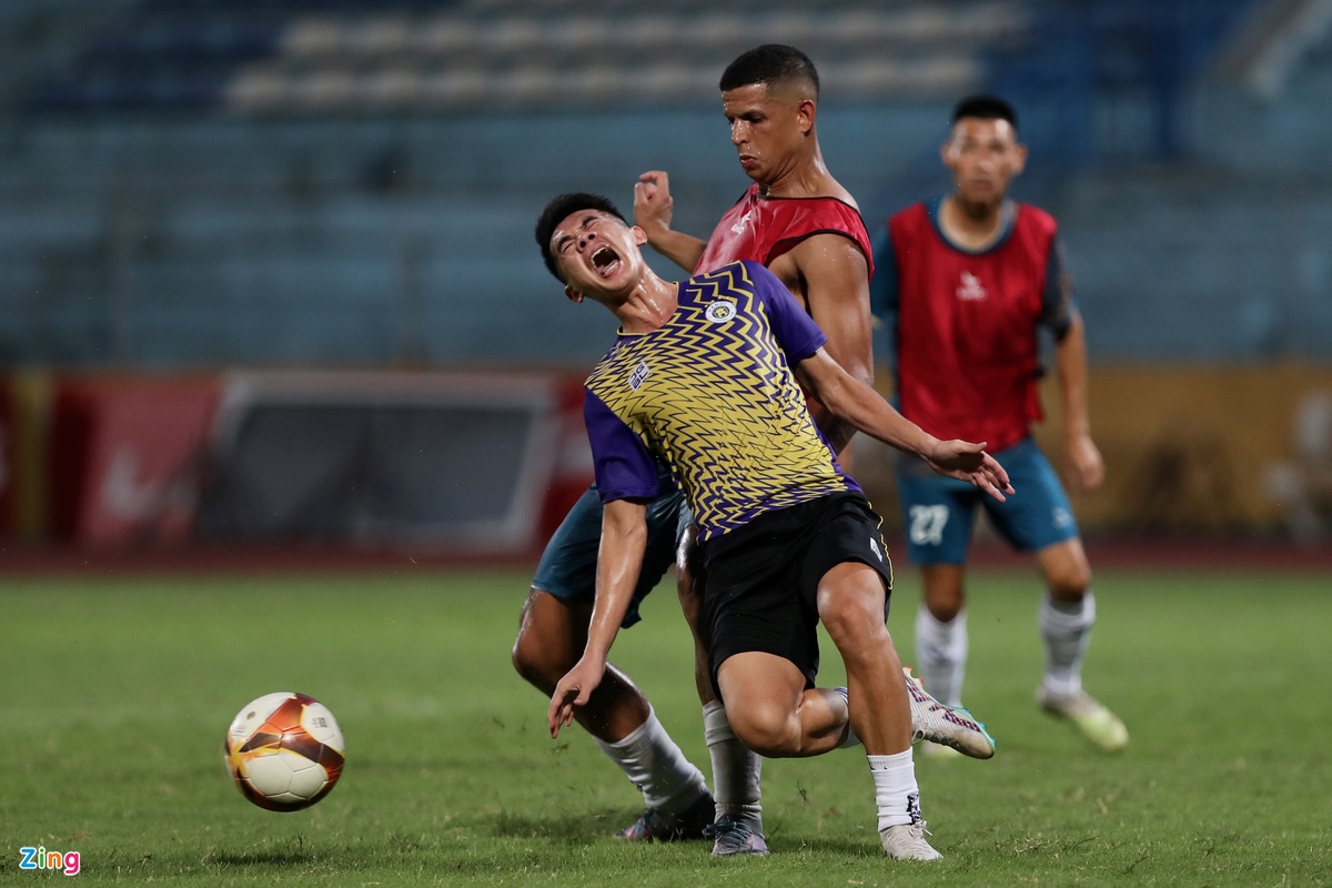 Đà Nẵng cũng vừa mới ký hợp đồng với Lucao do Break, cựu tiền đạo Hà Nội. Lucao chỉ vừa chia tay đội bóng thủ đô được ít ngày. Tiền đạo Brazil đá rất quyết tâm, thậm chí sẵn sàng phạm lỗi với đồng đội cũ.