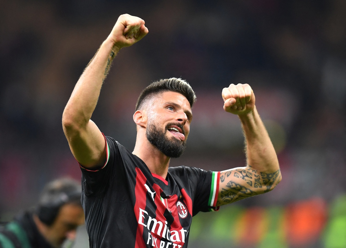 Olivier Giroud nhận được đề nghị với mức thu nhập cao đáng kể từ Trung Đông so với tại AC Milan. Tuy nhiên, theo AS, tuyển thủ Pháp không có ý định sang Saudi Arabia chơi bóng. Ở tuổi 36, Giroud vẫn là trụ cột của AC Milan.