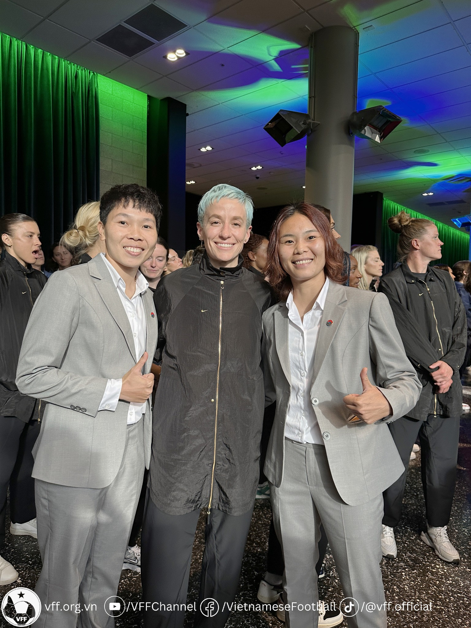 BTC giải đấu tại Auckland đã tổ chức nghi lễ “Pōwhiri” – một hoạt động truyền thống của người Māori khi có khách đến thăm. Tại đây, các cầu thủ có cơ hội giao lưu cùng các đội bạn như tuyển nữ Mỹ, tuyển nữ Bồ Đào Nha, tuyển nữ Philippines, tuyển nữ Na Uy và ĐT nữ New Zealand.