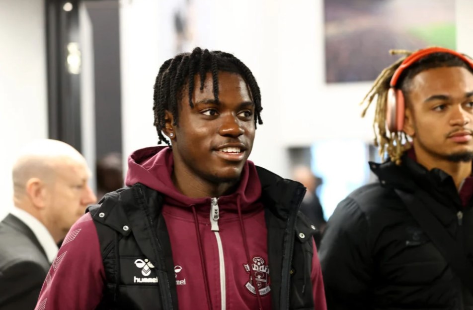 Tương tự Moises Caicedo, Romeo Lavia cũng từ chối Liverpool để gia nhập Chelsea.
