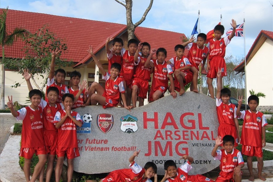 HAGL lúc còn hợp tác với Arsenal. Ảnh: HAGL JMG.