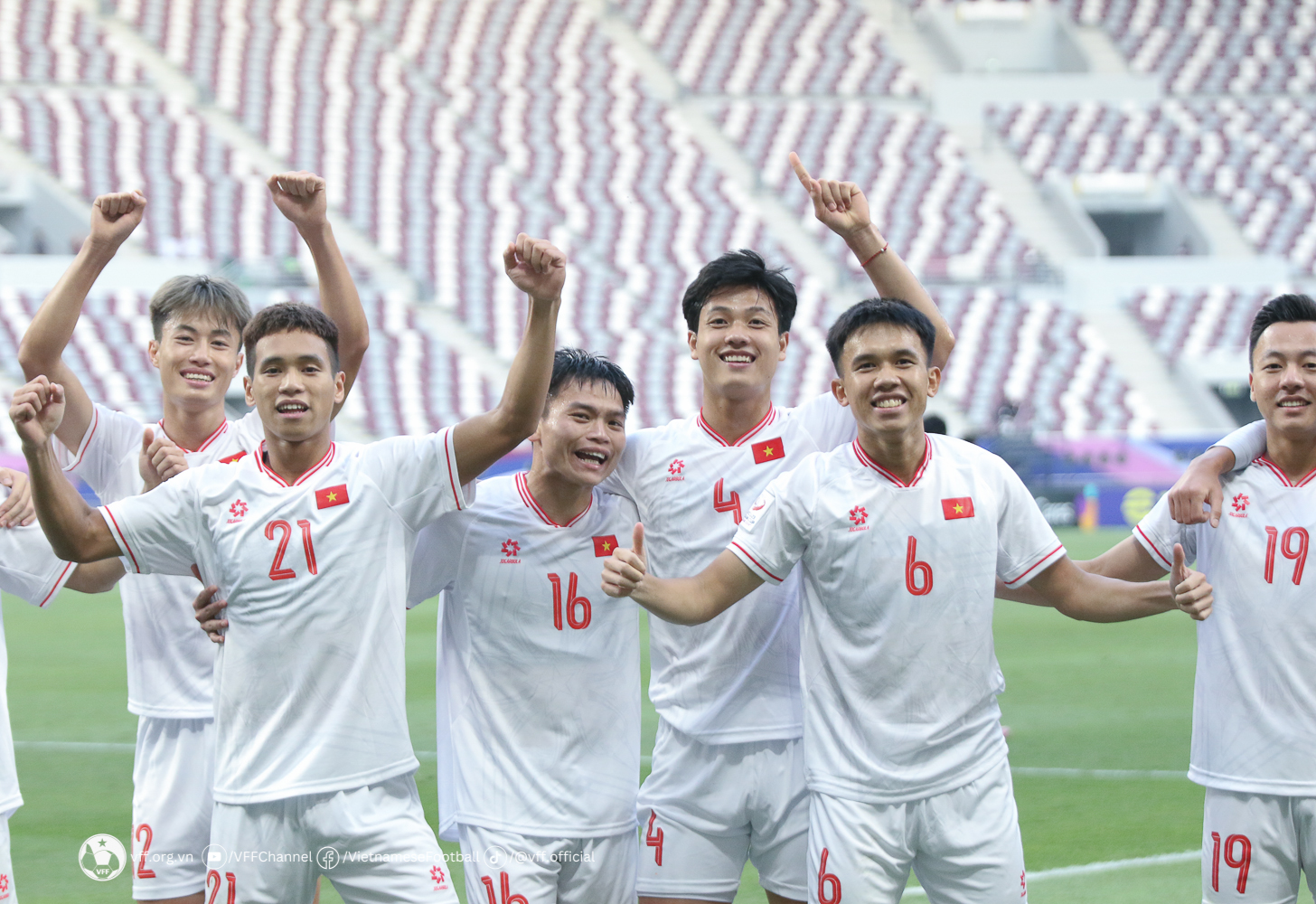 Minh Khoa (số 6) và Thái Sơn (số 19) được xem là 'cặp sen đầm' lý tưởng của U23 Việt Nam. Ảnh: VFF.