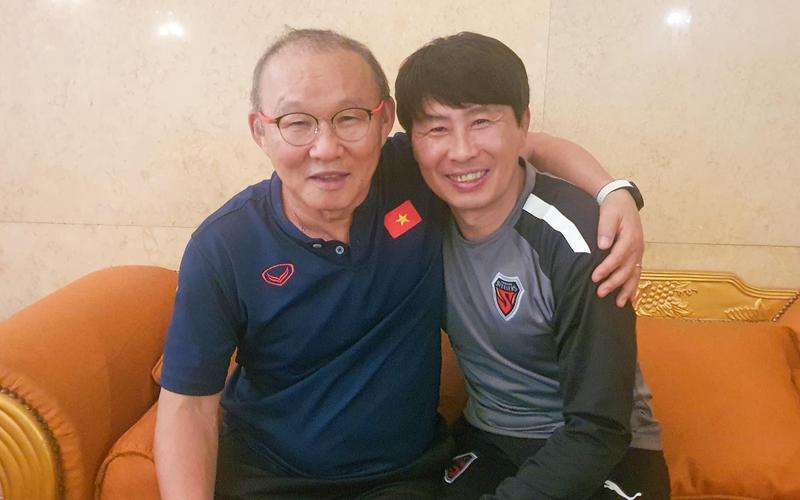 HLV Park Hang-seo và HLV Kim Sang-sik.