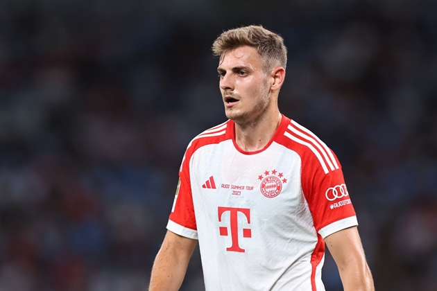 Josip Stanisic thuộc biên chế Bayern Munich.