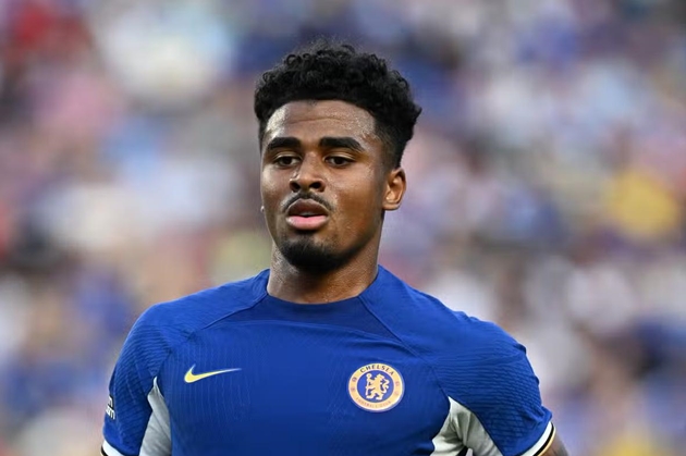Ian Maatsen không thể chen chân vào đội hình Chelsea hiện tại.