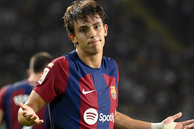Tiền đạo Joao Felix dính chấn thương mắt cá chân. Dù vấn đề không quá nghiêm trọng và Felix có thể nén đau để góp mặt, nhưng Barca không thể mạo hiểm.