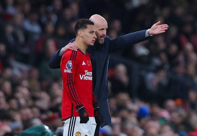 Ảnh bài viết Lý do cầu thủ dễ thích nghi ở Liverpool hơn so với M.U