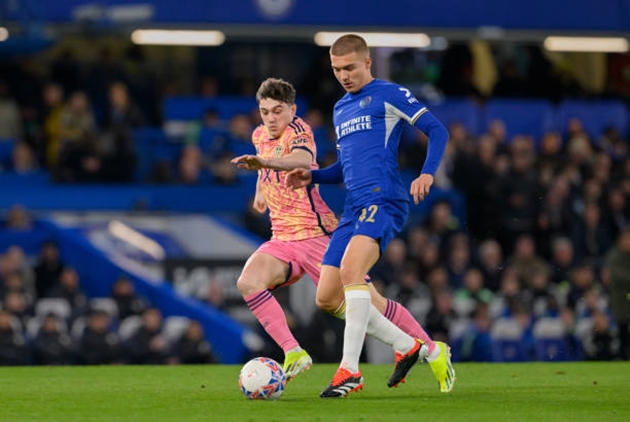 15 phút đầu hiệp hai, các cầu thủ Leeds United bất ngờ dâng cao, chiếm thế chủ động của trận đấu. Đội khách tạo ra nhiều tình huống ép sân đáng chú ý.