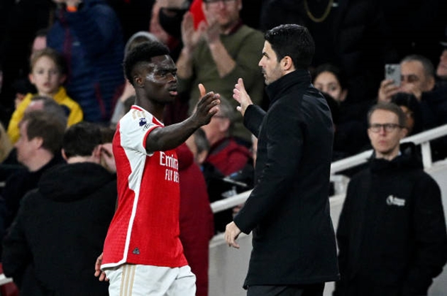Bukayo Saka được Mikel Arteta bảo vệ.