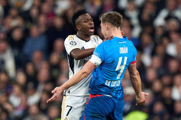 Ảnh bài viết Vinicius Junior thoát thẻ đỏ sau hành động xấu chơi