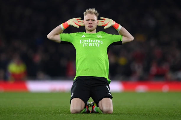 Aaron Ramsdale đã chơi tốt hơn trong hiệp hai trận đấu với Brentford.