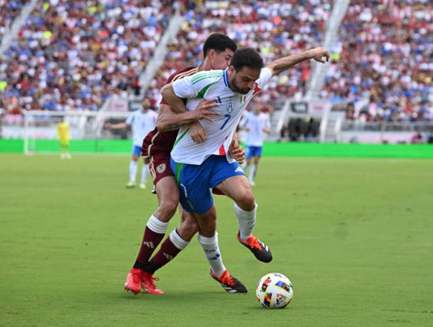 1-1 cũng là tỷ số sau 45 phút đầu tiên. Hai đội rời sân tạm nghỉ với kết quả hòa.