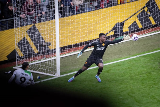 Andre Onana gây ấn tượng trong trận đấu với Liverpool.