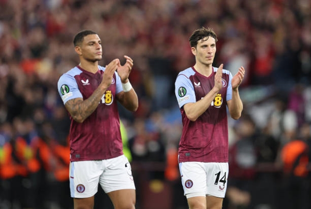Những phút ít ỏi còn lại là không đủ để cả hai đội có thêm bàn thắng. Chung cuộc, Aston Villa giành chiến thắng với tỷ số 2-1, qua đó nắm đôi chút lợi thế trước trận lượt về diễn ra trên đất Pháp.