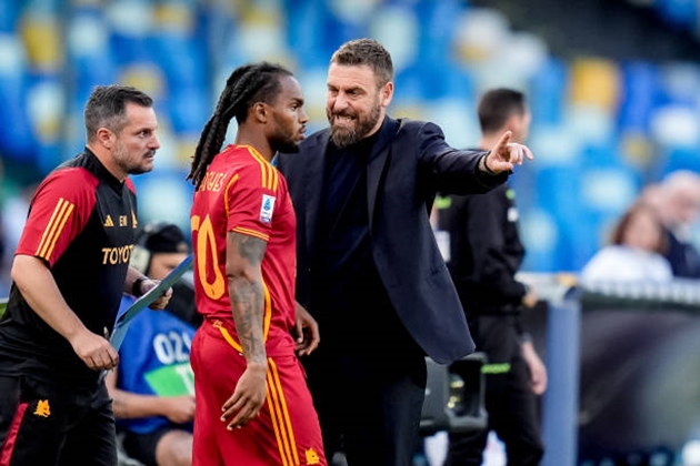 AS Roma bị Napoli cầm hòa đáng tiếc.