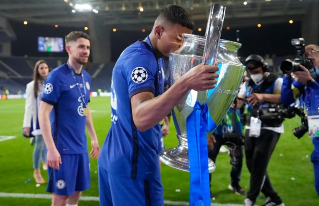 Thiago Silva giành Champions League cùng Chelsea.