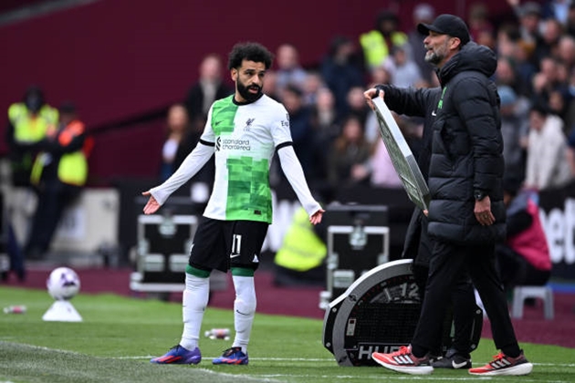 Jurgen Klopp xích mích với Mohamed Salah.