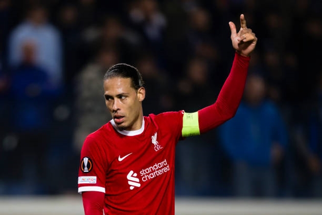 Van Dijk là trụ cột hàng thủ.
