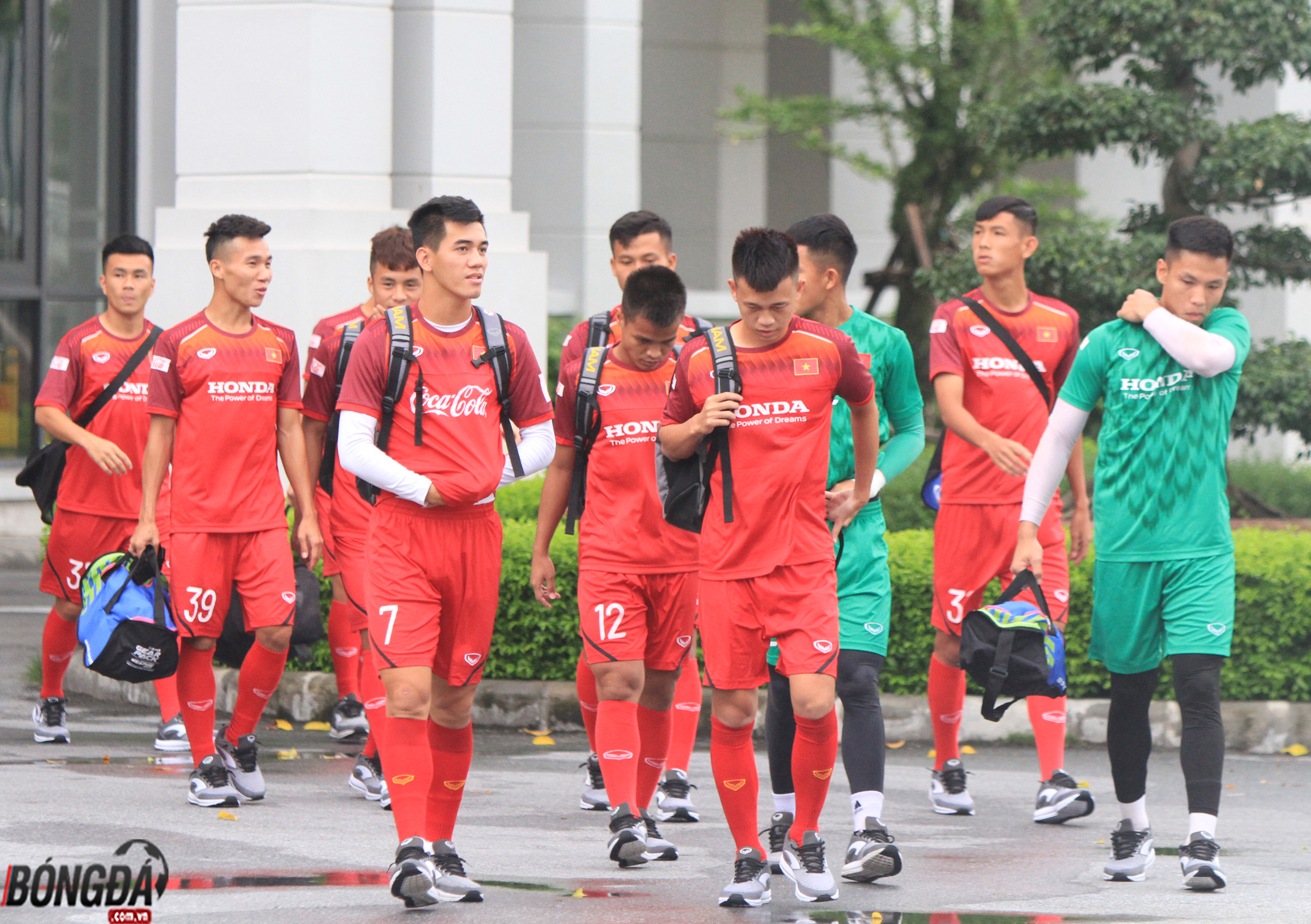 Buổi tập thứ 2 của U23 Việt Nam được diễn ra vào lúc 17 giờ ngày 8/7 tại Trung tâm đào tạo bóng đá trẻ (PVF).