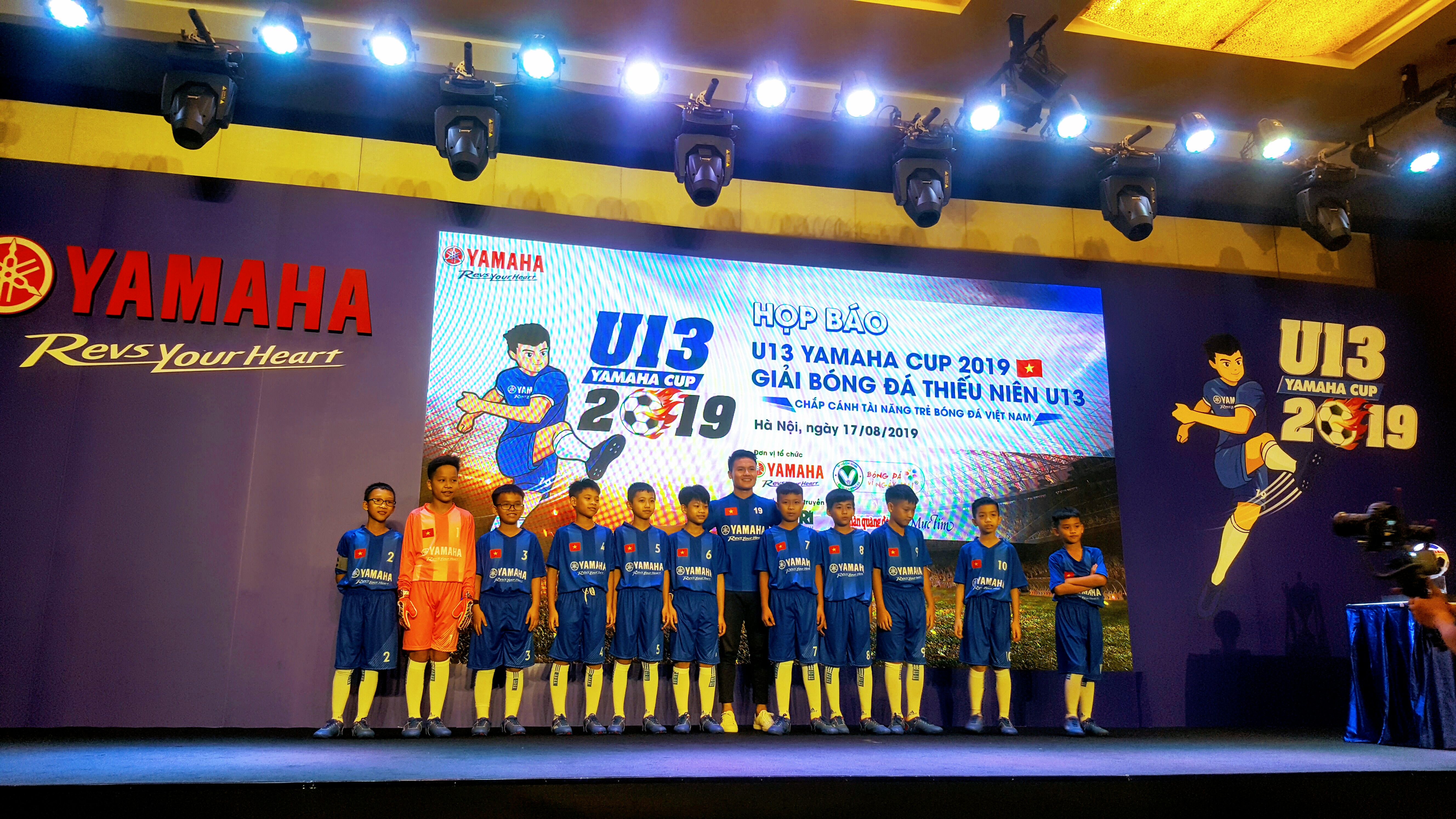 Ảnh bài viết Quang Hải "tiếp lửa" cho các cầu thủ nhí U13