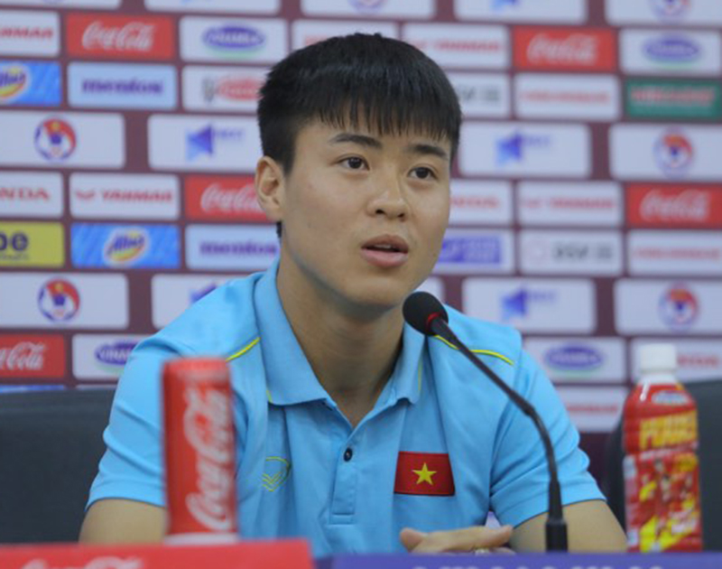 Ảnh bài viết Trung vệ Đỗ Duy Mạnh tự tin bắt chặt Teerasil Dangda