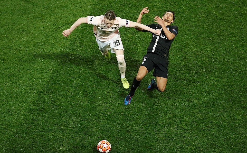 Theo Shaw, việc McTominay bắt chết Marco Verratti có vai trò lớn trong chiến thắng của United.