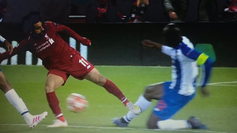 Ảnh bài viết Mark Clattenburg: Liverpool đã quá may mắn, cậu ta phải bị thẻ đỏ