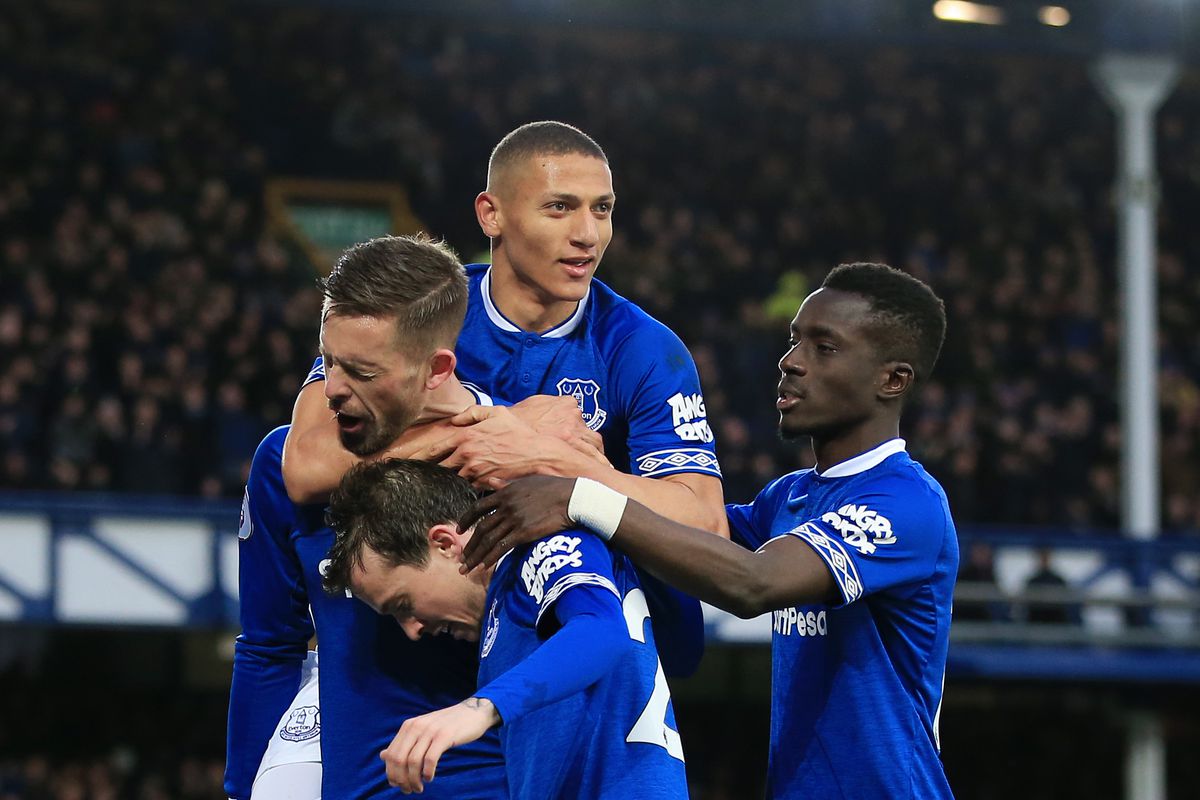Thế nhưng đó là câu chuyện của tương lai, còn hiện tại, điều mà Man Utd cần nghĩ đến là làm sao đánh bại được Everton.