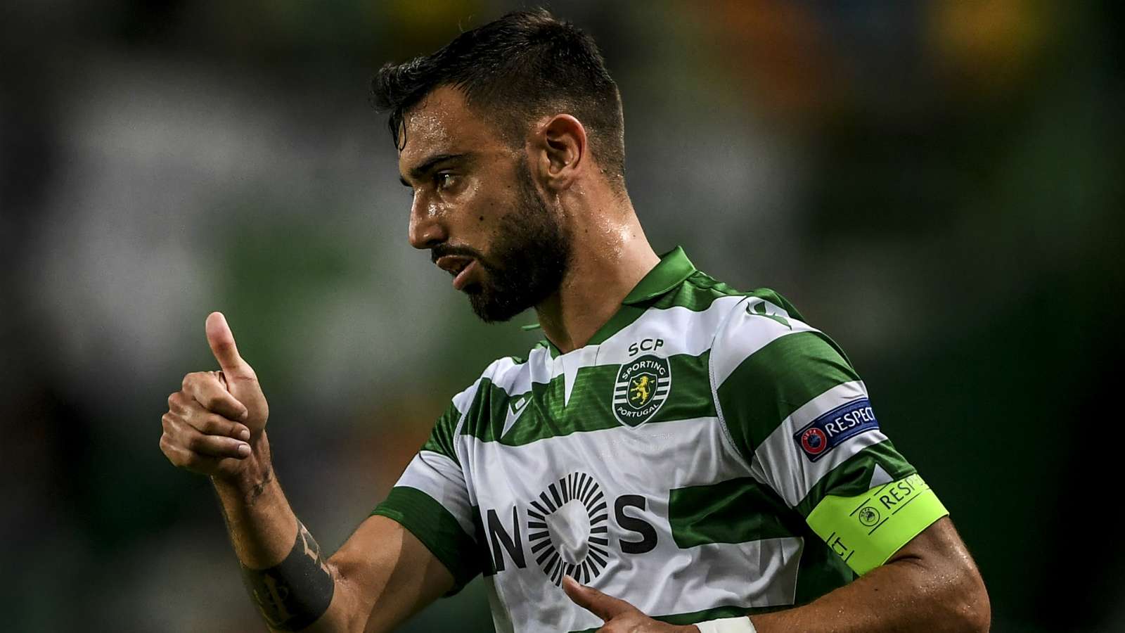 Cụ thể, Rui Guimaraes bất ngờ bấm "thích" bài đăng Fernandes gia nhập Man United của Rio Ferdinand.