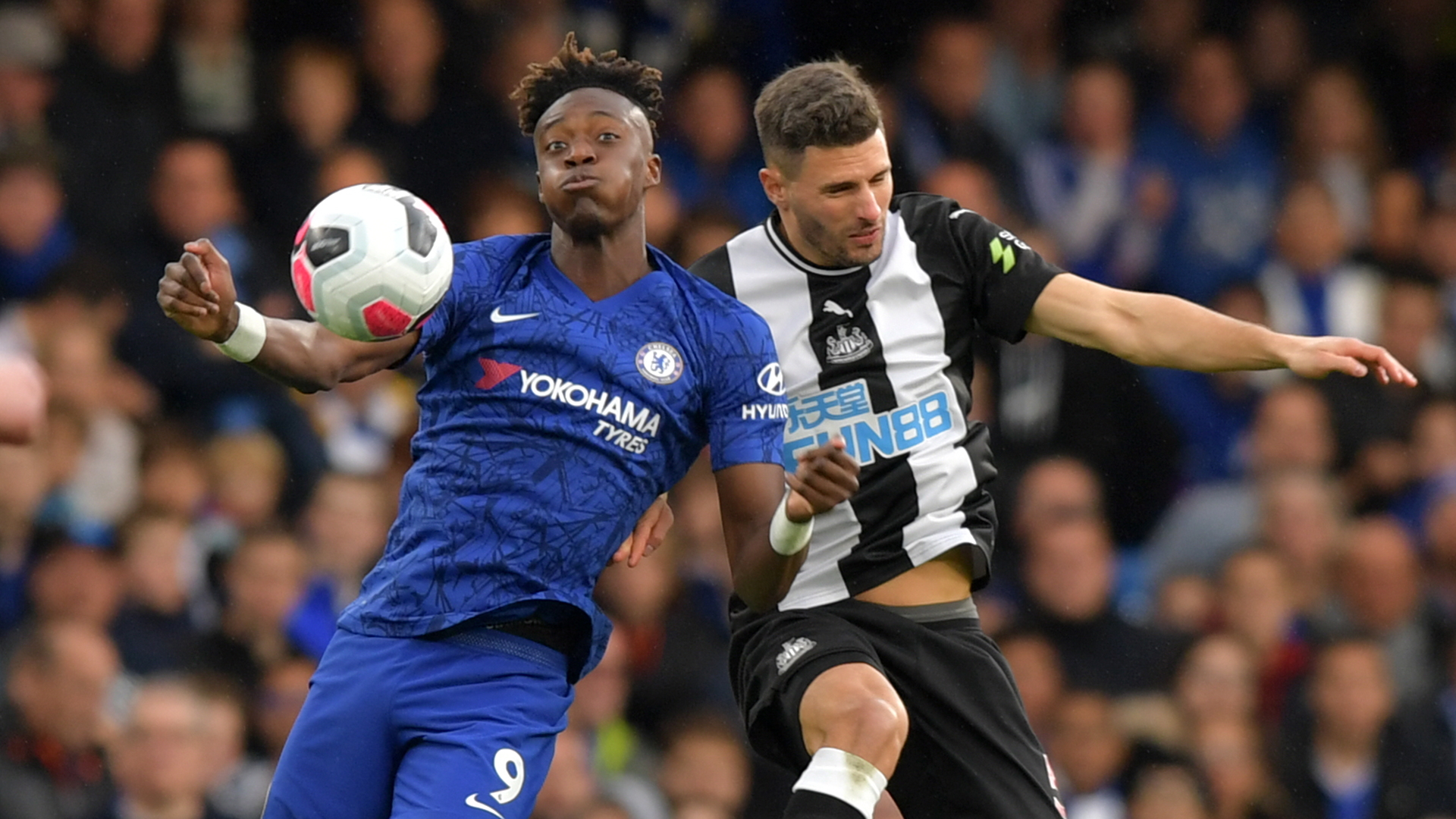 Thế nhưng trong chuyến hành quân đến St James' Park của Newcastle, hình ảnh đó đã không được tái lập. Điều đó cho thấy tính cấp thiết trong việc mang về thêm một trung phong đối với Chelsea.