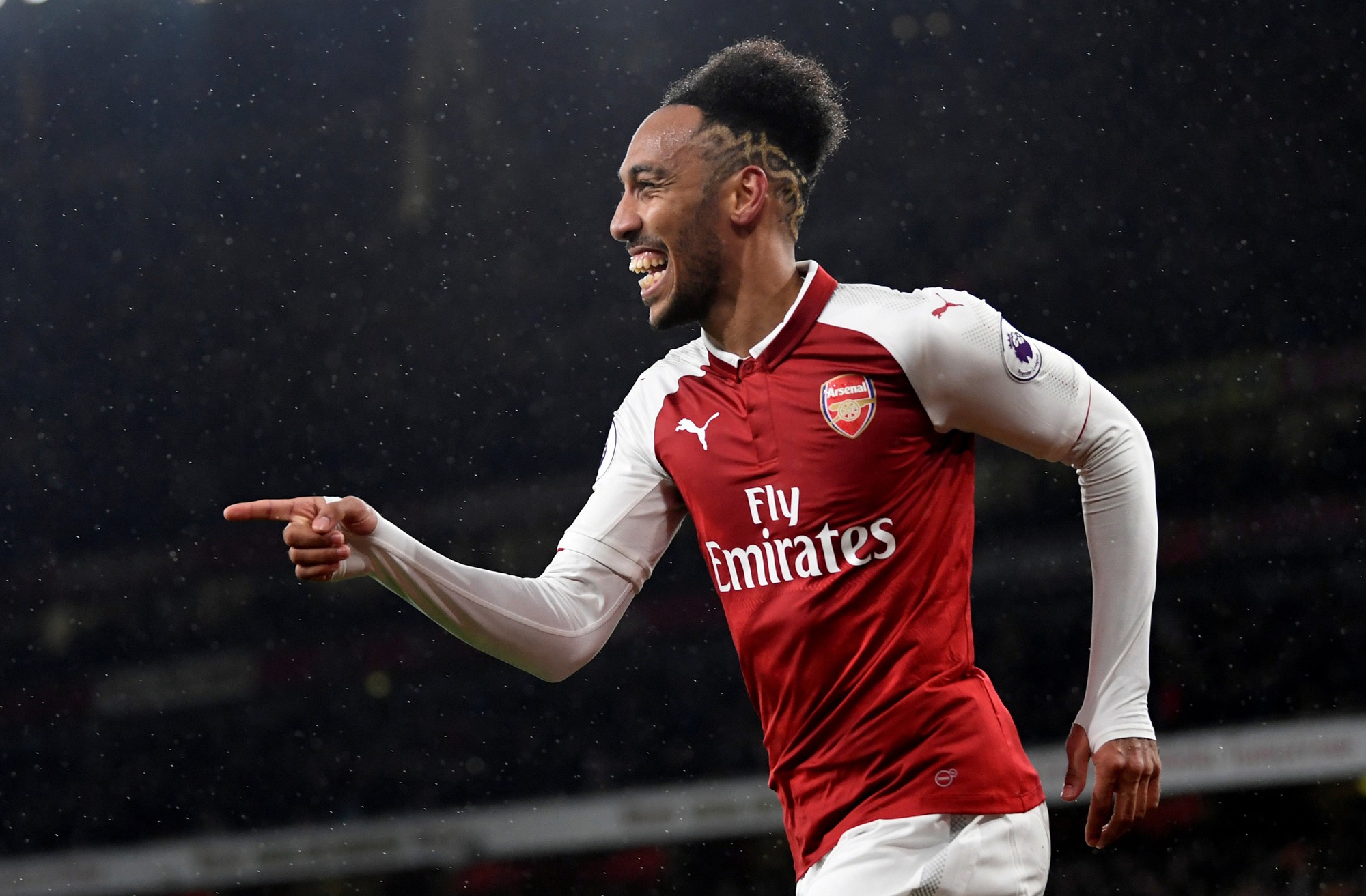 Nếu Aubameyang rời đi, chắc chắn một khoảng trống mênh mông sẽ được để lại trong đội hình của Mikel Arteta. Việc tìm về một ngôi sao có đẳng cấp tương tự dĩ nhiên là không phải dễ. Liệu tương lai của Aubameyang cũng như cả Giroud nữa sẽ ra sao? Chúng ta hãy cùng chờ đợi những diễn biến tiếp theo trong thời gian tới.