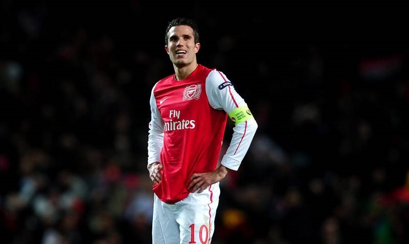 Tiếp nhận tấm băng tay từ Fabregas, RvP cũng không thể gánh vác được trọng trách với liên tiếp những thất bại. Cuối cùng anh chọn cách chuyển sang Man Utd và trở về Emirates trong tiếng vỗ tay của các đồng đội khi chính thức vô địch PL 2012/13.