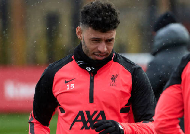 Cái tên đầu tiên là Alex Oxlade-Chamberlain. Mùa giải năm nay, anh vẫn chưa đóng góp được gì nhiều vì chấn thương.