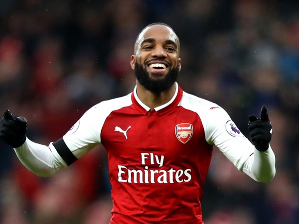 Tiền đạo - Alexandre Lacazette: Chân sút người Pháp đang lột xác mạnh mẽ khi được xếp đá ở vị trí tiền đạo mũi nhọn.