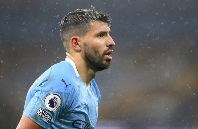 7. Sergio Aguero (Man City - 35 triệu euro). Chấn thương và gánh nặng tuổi tác đã khiến cây săn bàn hàng đầu EPL một thời dần trở thành người thừa tại Etihad.