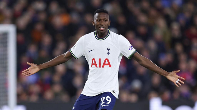 Pape Matar Sarr đã có 1 bàn thắng trong trận đối đầu với Man United tại NHA năm nay.